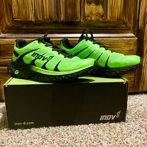 INOV-8 TRAILFLY ULTRA G 300 MENS ATHLETIC HIKING SHOES